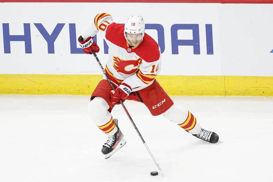 NHL: Calgary Flames at Chicago Blackhawks